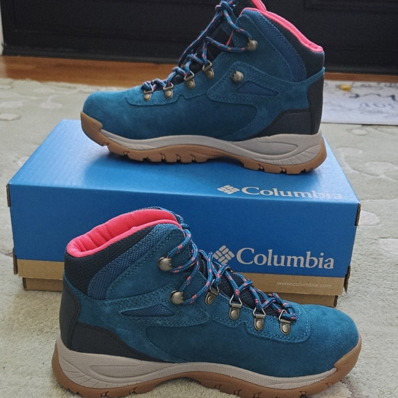 Columbia Shoes - Columbia Teal and Pink Outdoor Boots Nwt